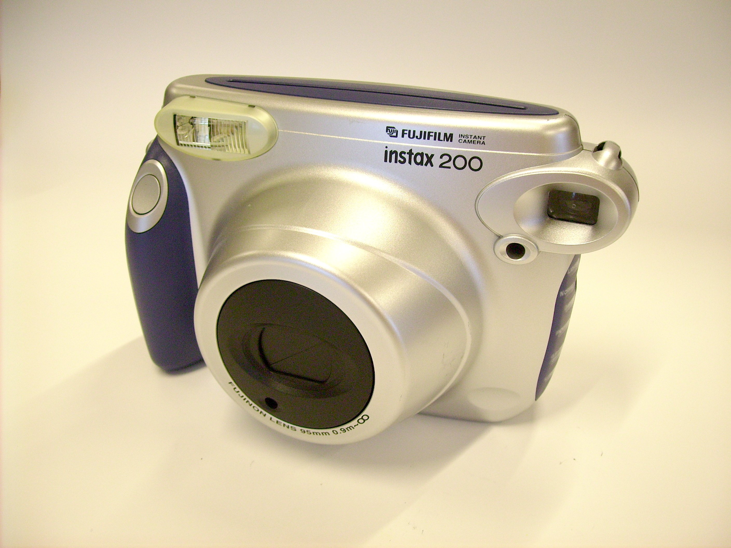 Fuji Instax200