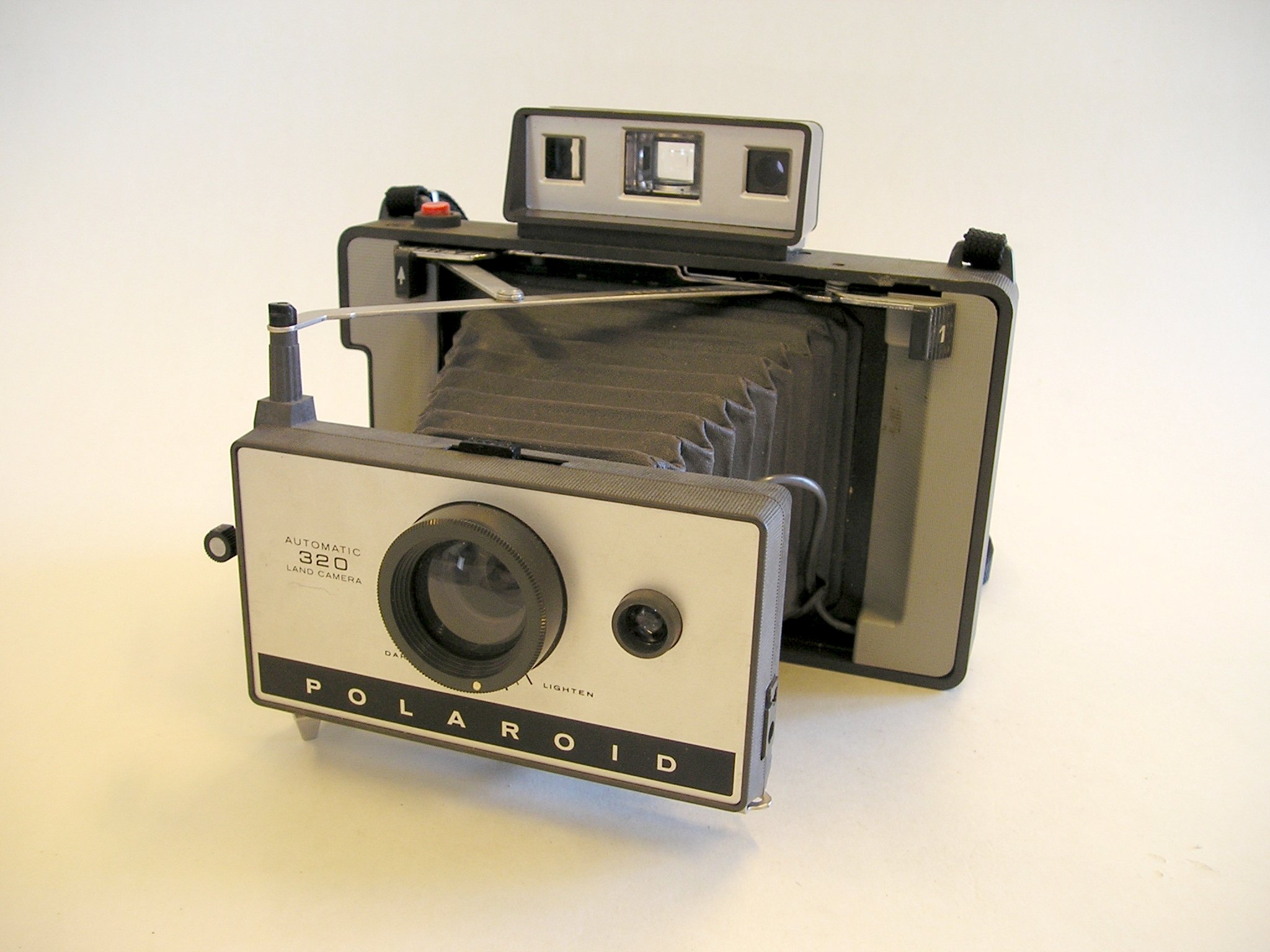 Polaroid Automatic 320