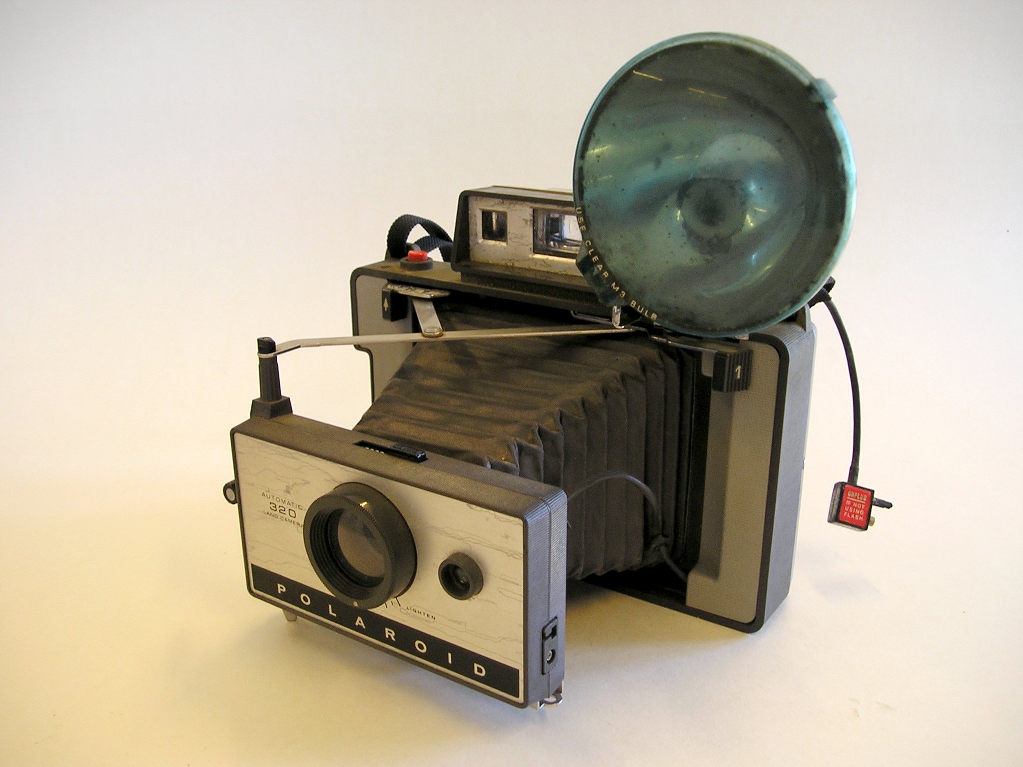 Polaroid Automatic 320 + flash